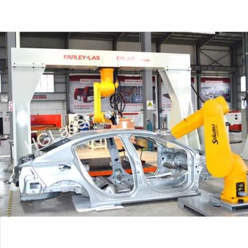 Laserski aparat za zavarivanje krova na automobilu